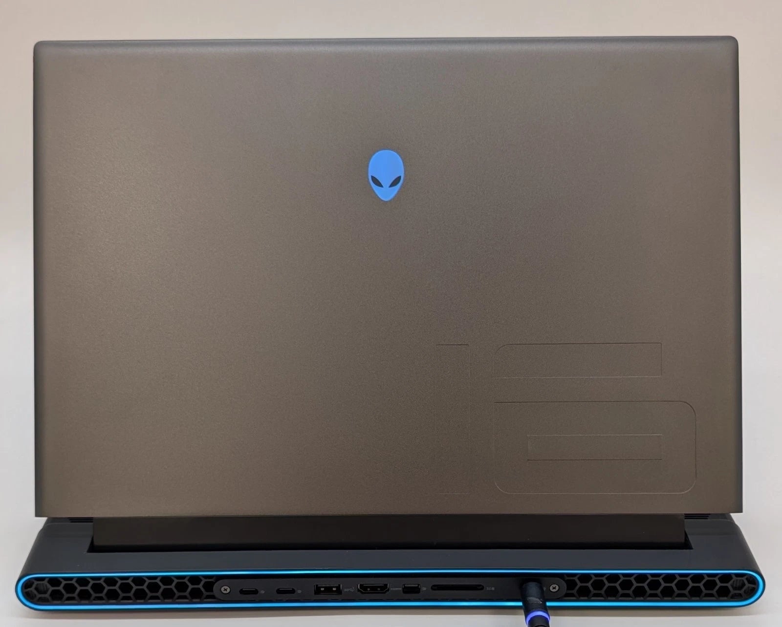 Alienware M16 R1 AMD Laptop, AMD Ryzen 9 7845HX, 32GB RAM, 2TB NVMe.